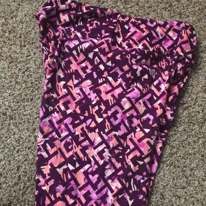 LulaRoe OS Leggings.
